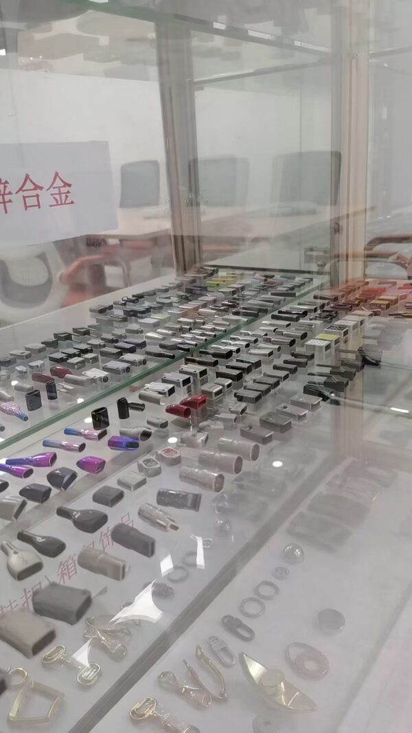 Data cable housing: Die-casting